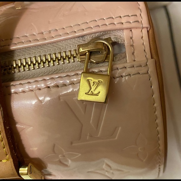 V Marshmallow Monogram Vermis Bedford Bag - Picture 2 of 11